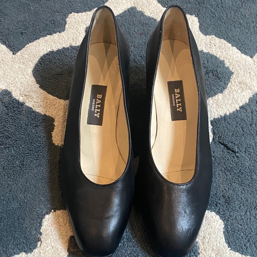 NWOT Bally Black Leather Flats Versatile and Elegant